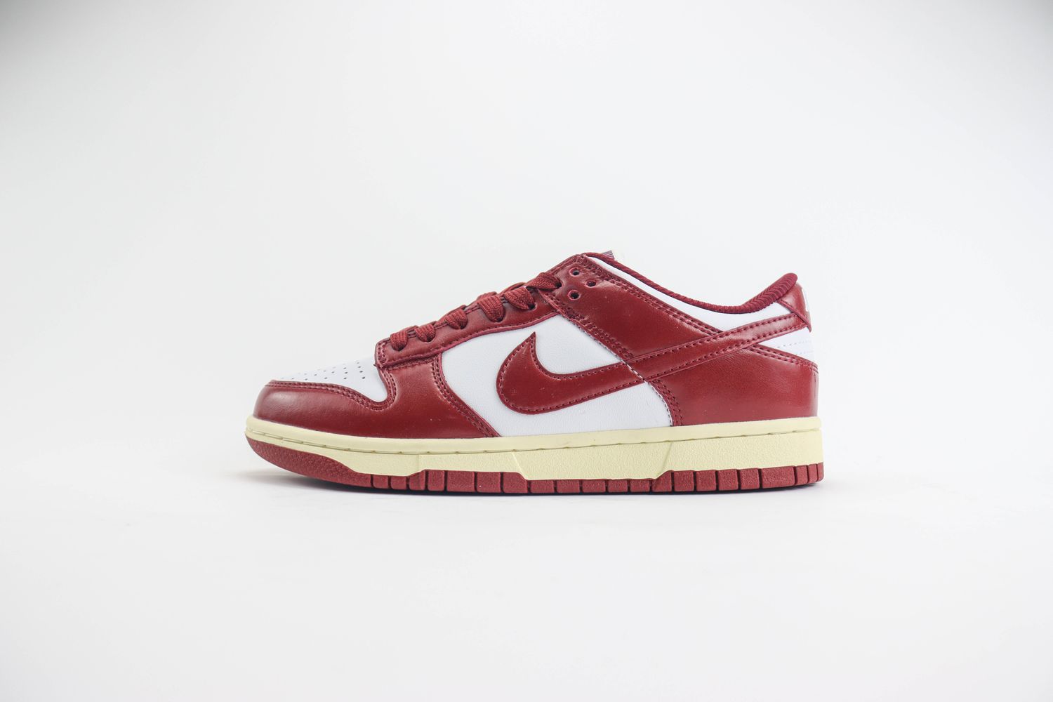  DUNK LOW PREMIUM 'VINTAGE RED'