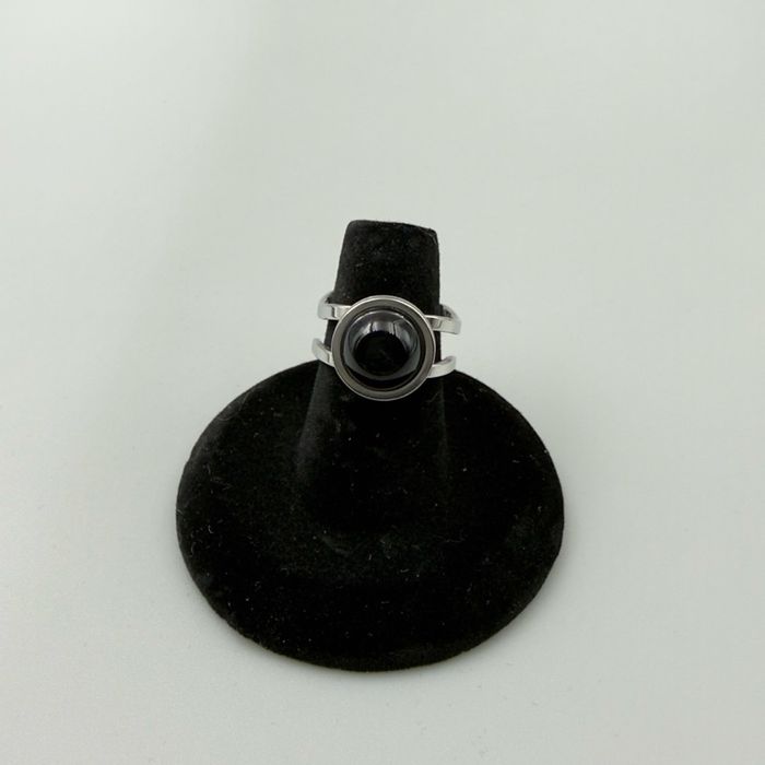 Бөөрөнхий чулуун бөгж