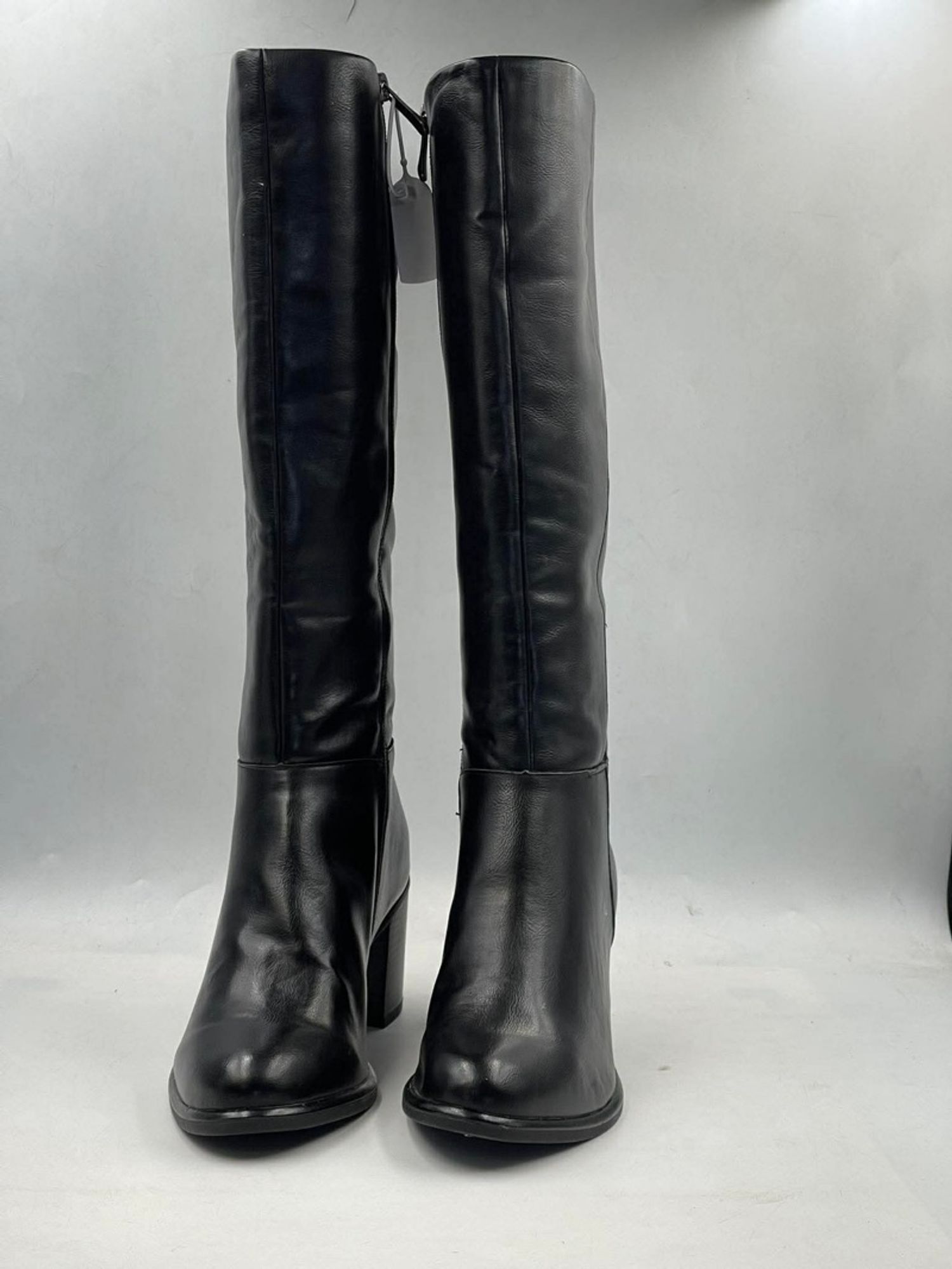 Marco Tozzi хагас өсгийтэй