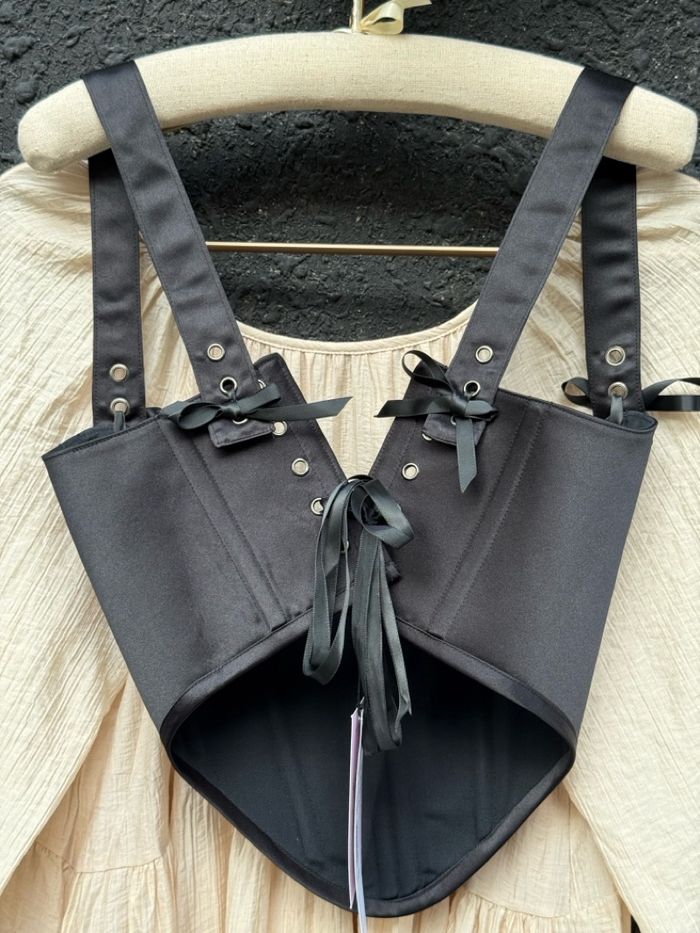 Black simple — underbust corset 