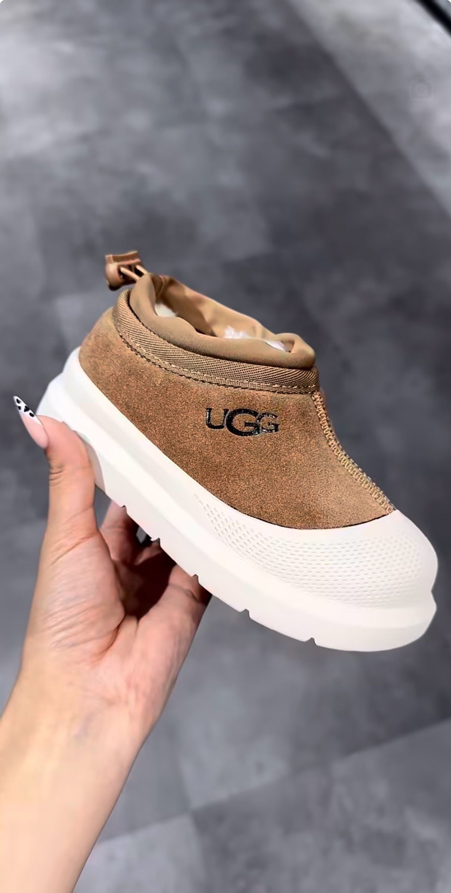 UGG Low Chestnut Whitecap