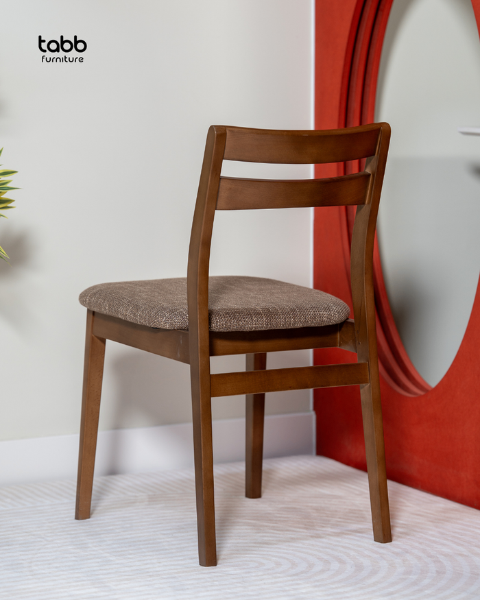 MINIMAL BROWN CHAIR