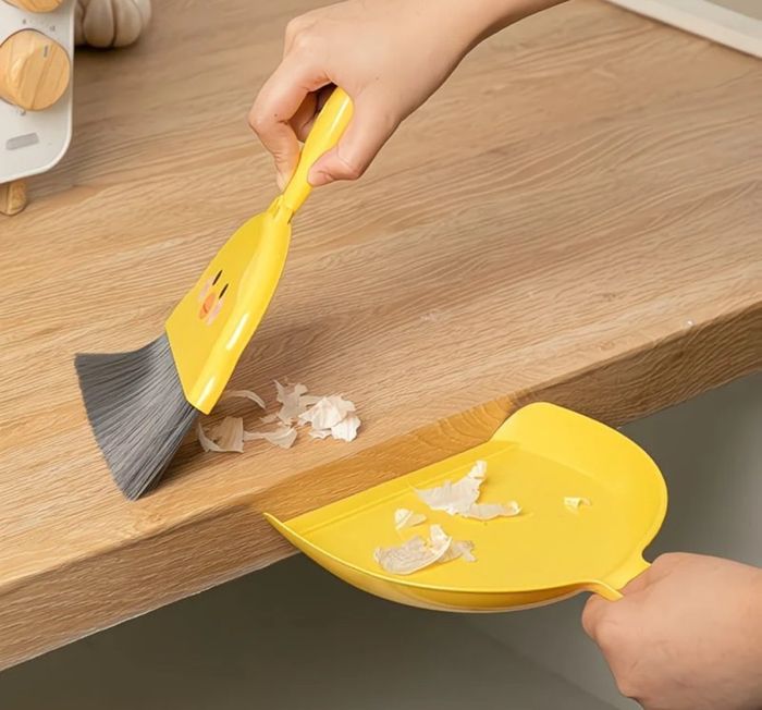 Дэгдээхий ширээний хогийн шүүр