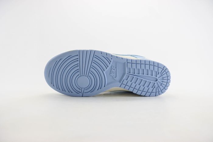 Nike SB Dunk Low x Stussy 128