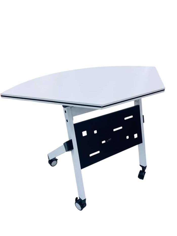 Эвхэгддэг ширээ