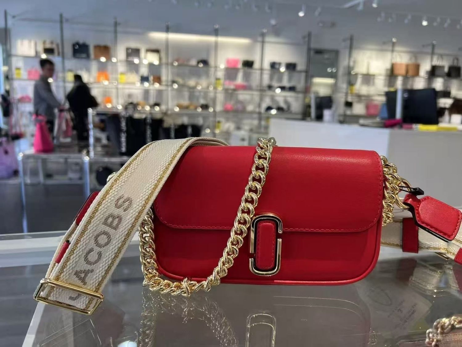 Marc jacobs жижиг улаан 