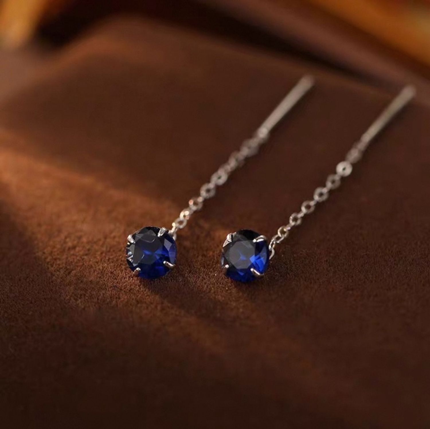 Мөнгөн ээмэг гинжтэй цэнхэр