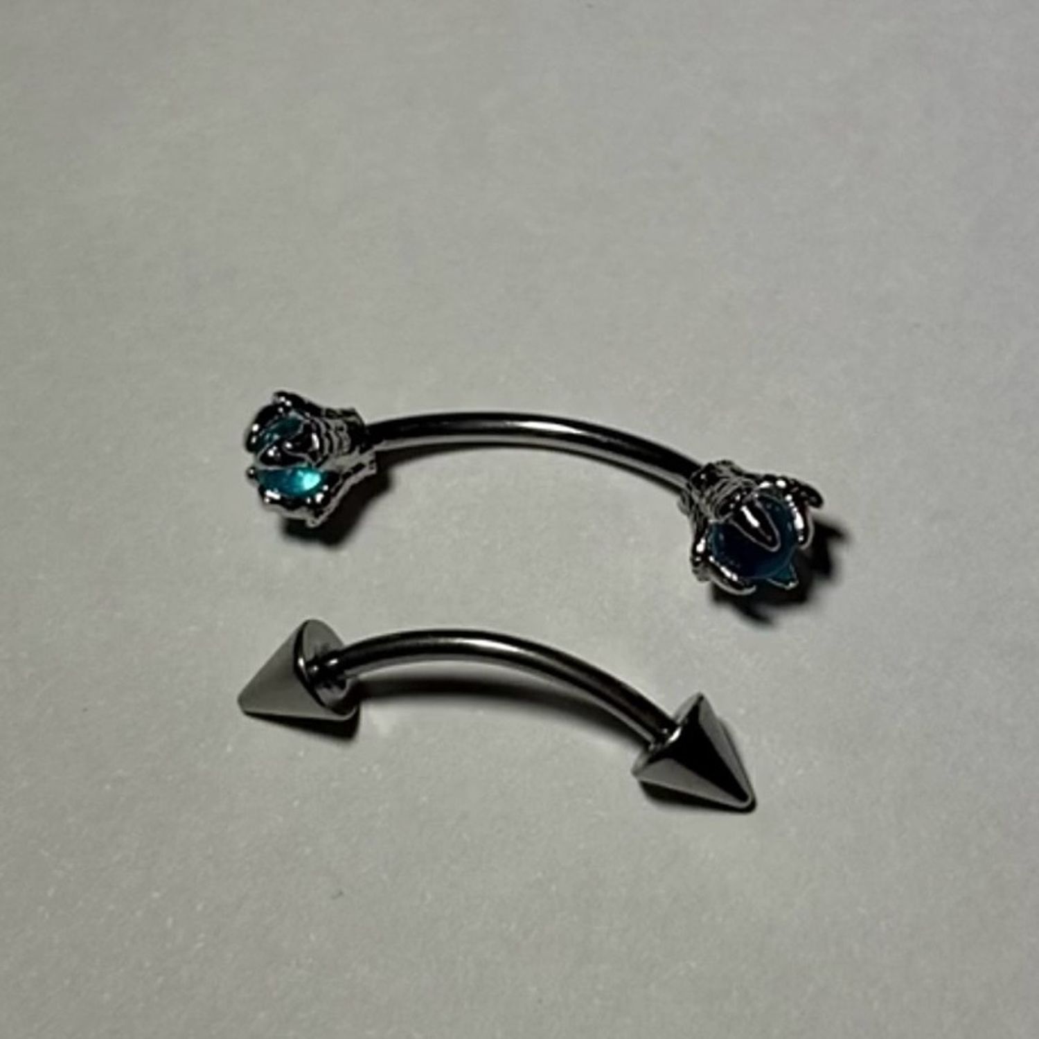 Хөмсөгний ээмэг