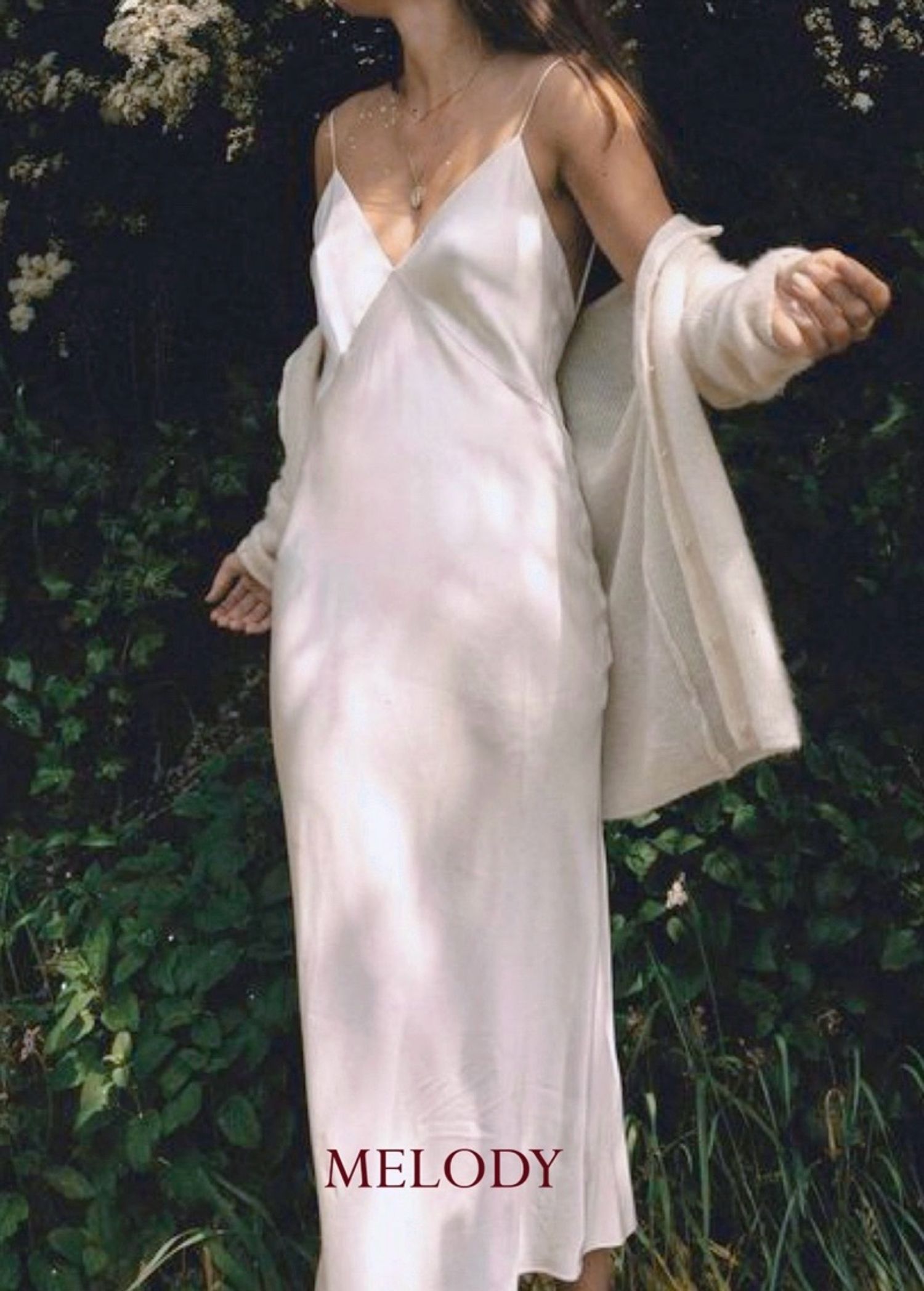 V long сарфан  milky white