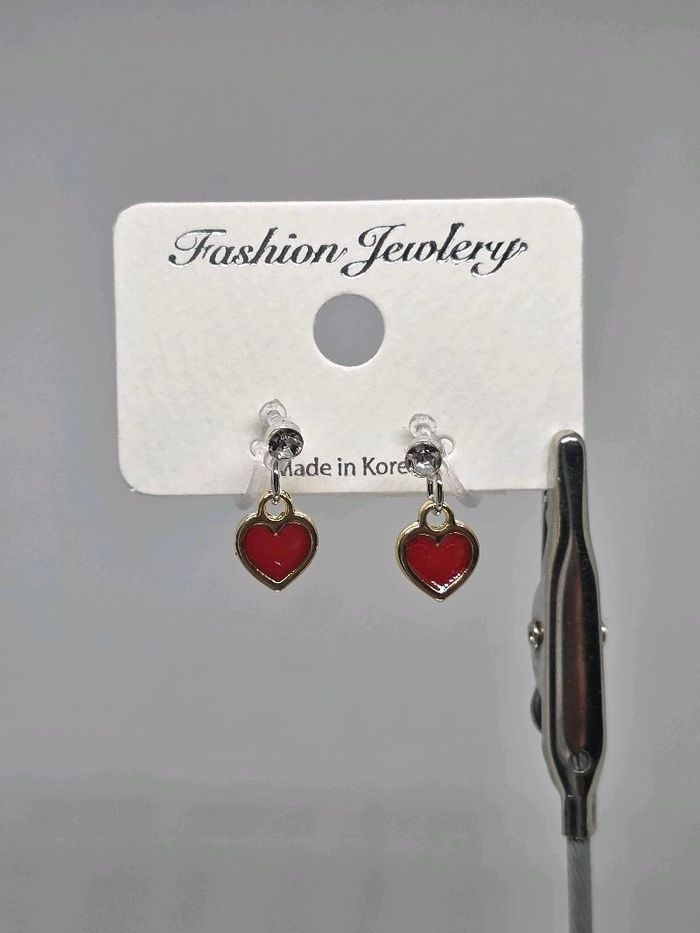 Хавчдаг ээмэг