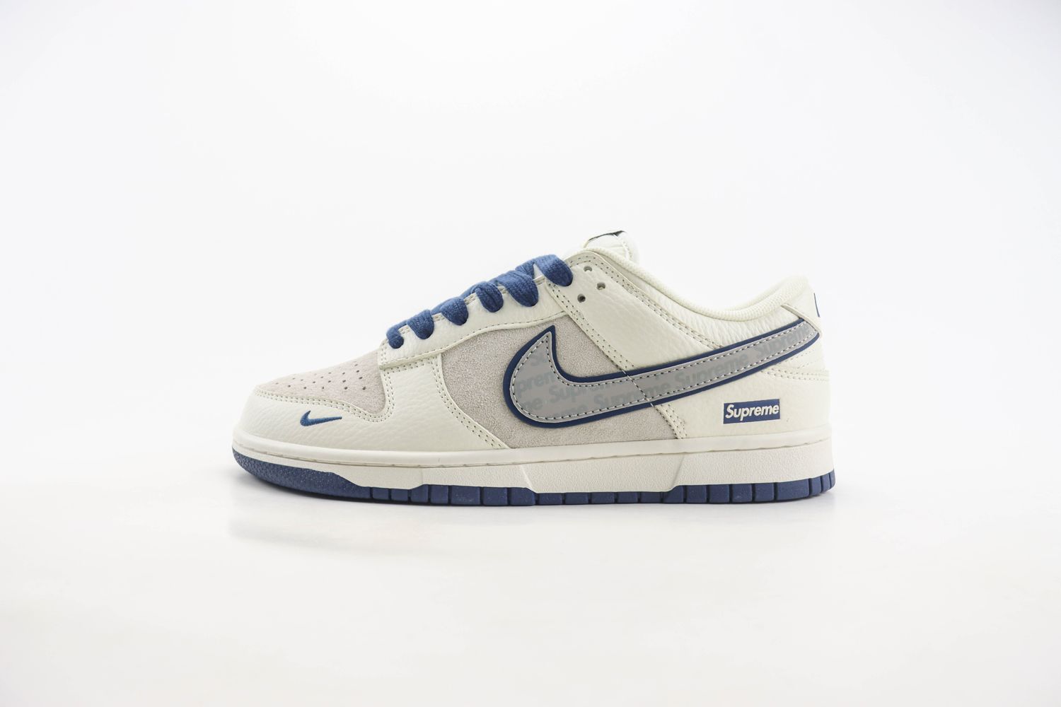 Nike SB Dunk Low x supreme 35