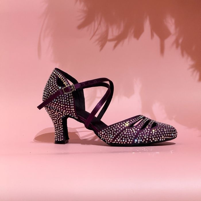 Бүжгийн гутал /шигтгээтэй