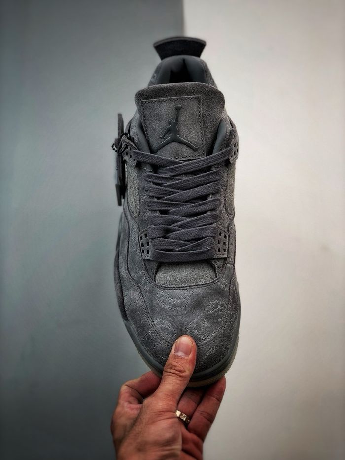 Kaws x Air Jordan 4 Retro