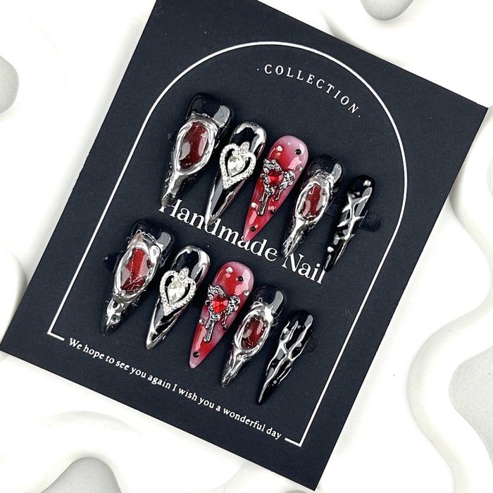 Наадаг хумс