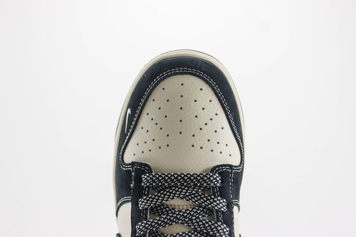 Nike SB Dunk Low x Stussy 90