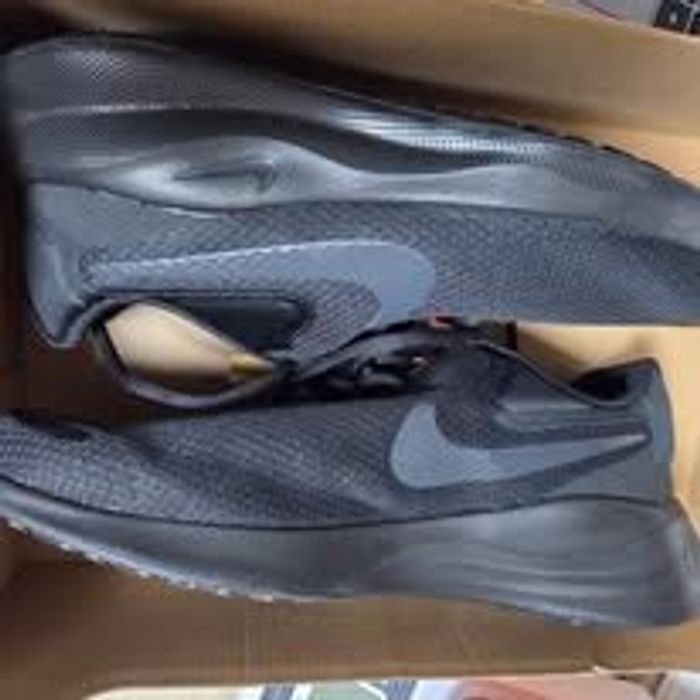 Nike Revolution 7 Wide