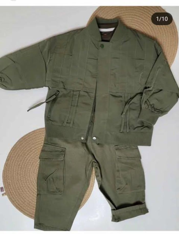 RE ногоон бомбер