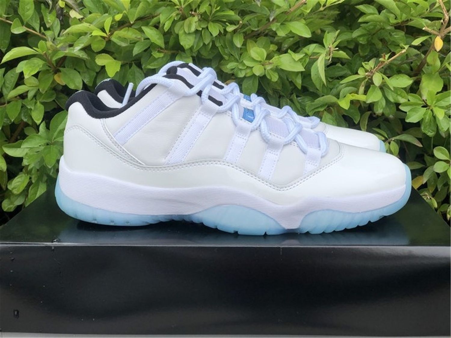 Air Jordan Retro 11 Low “Legend Blue”