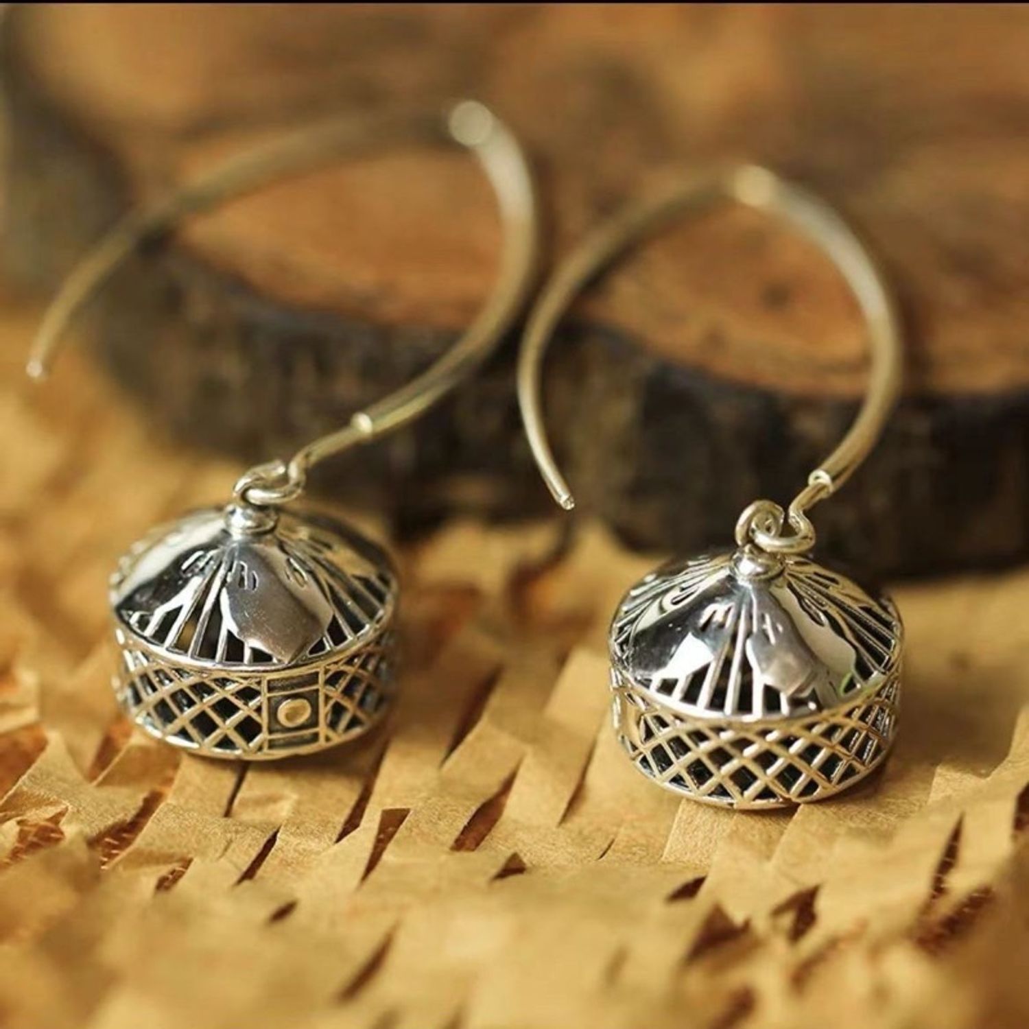 Монгол ээмэг  