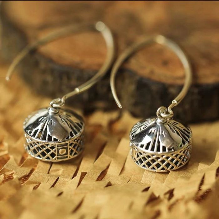 Монгол ээмэг  