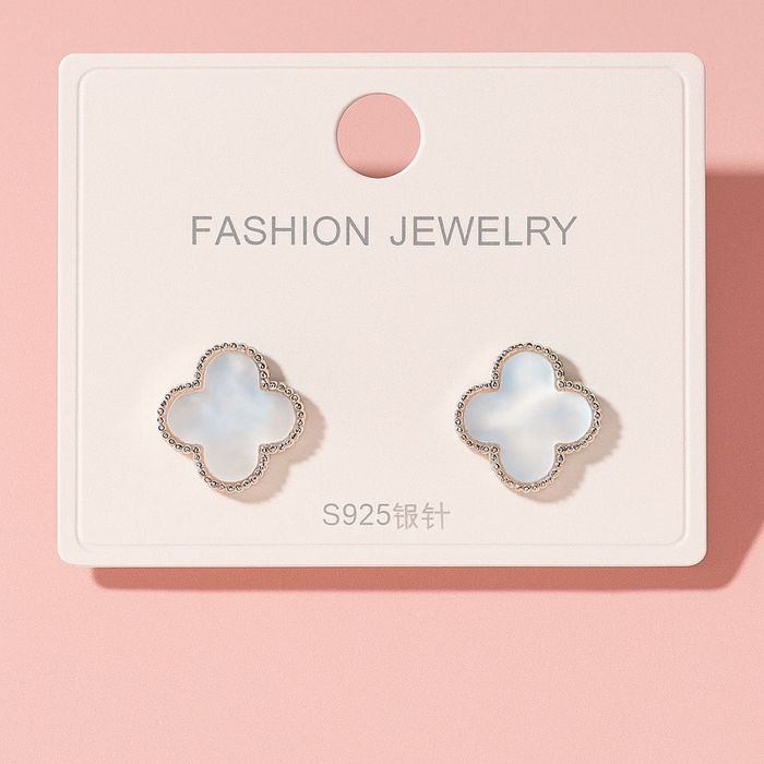 Мөнгөн артай ээмэг