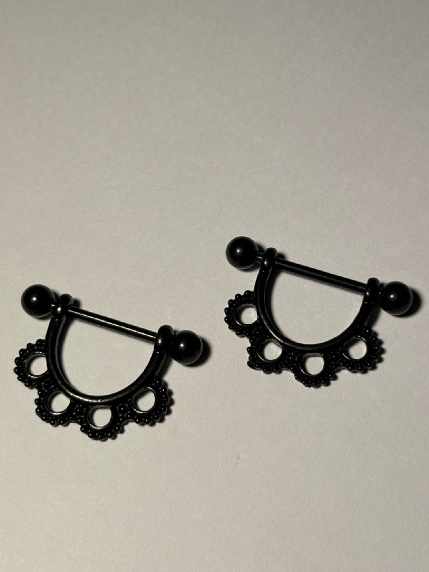 Хөхний ээмэг