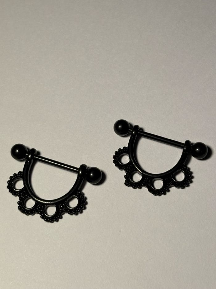 Хөхний ээмэг