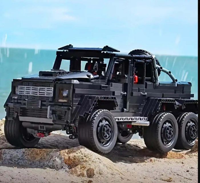 Mercedes Benz G63 6x6 