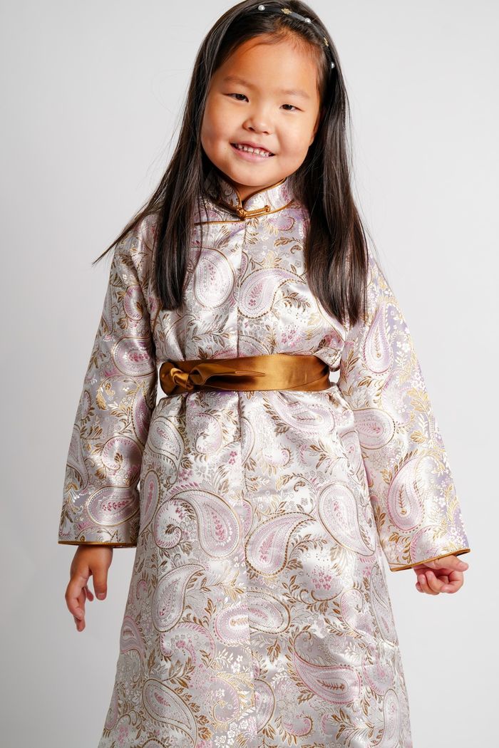 Ягаан хээтэй торгон дээл