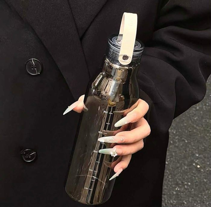 Шилэн соруултай аяга