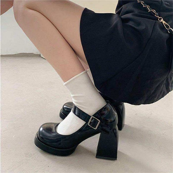 Ботинк өсгийт