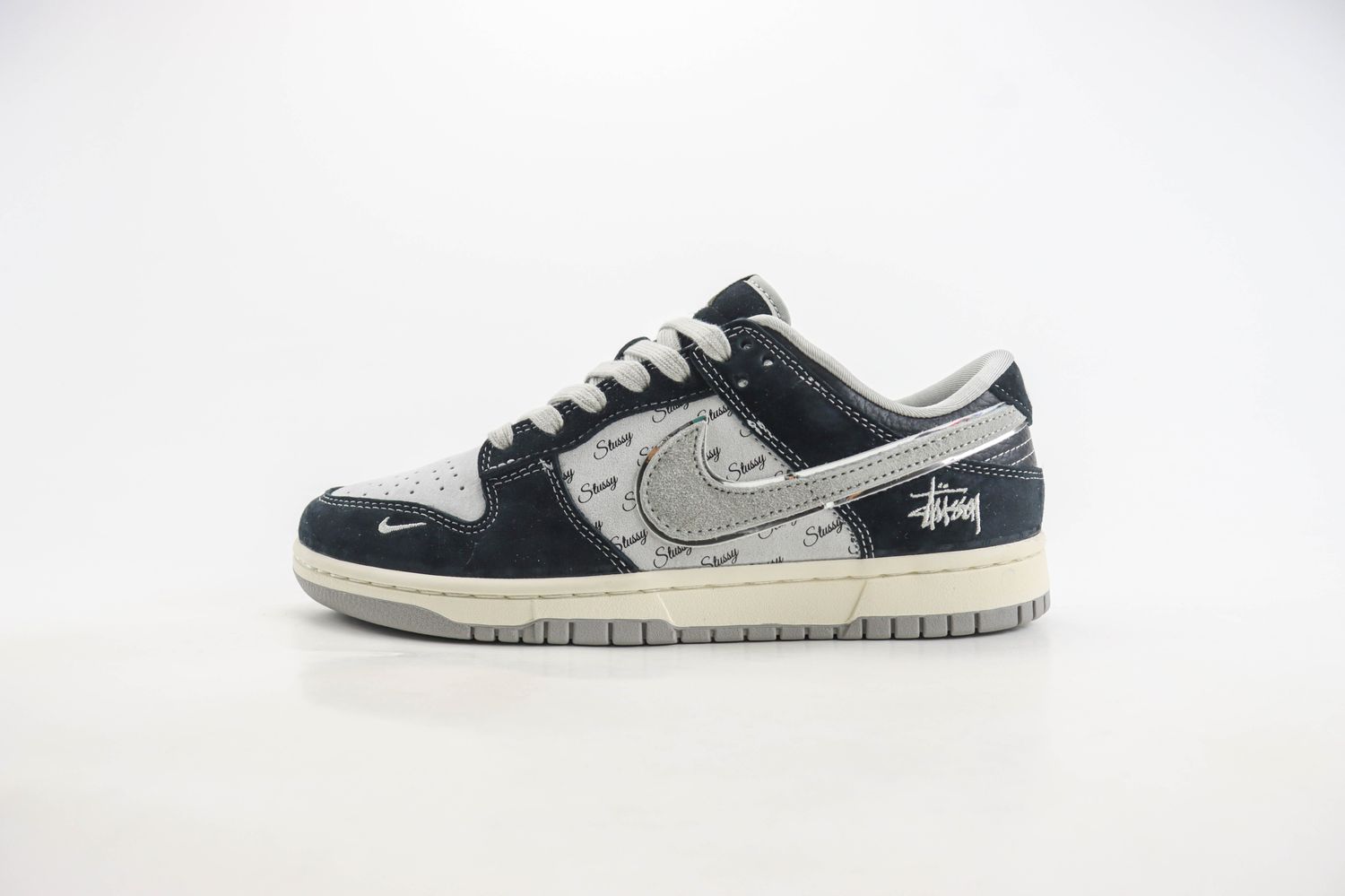 Nike SB Dunk Low x Stussy 44