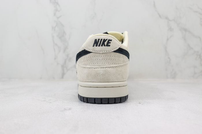 NK SB Dunk Low Retro x Stussy 140