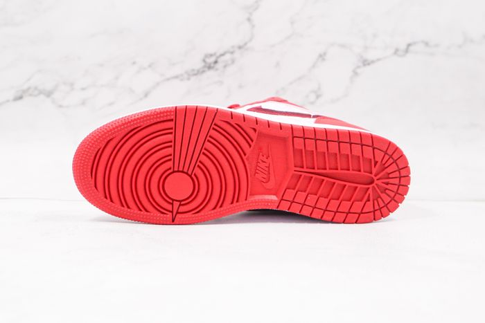 Jordan 1 Low SE Red Quilt (GS)