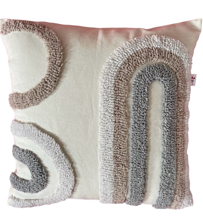 Дээрээ үслэг хээтэй тааран дэр