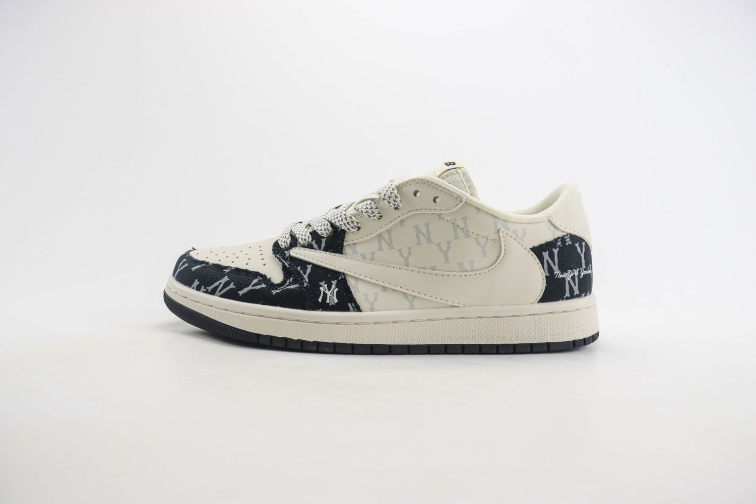 Travis Scott x Nike Air Jordan 1 Low 32