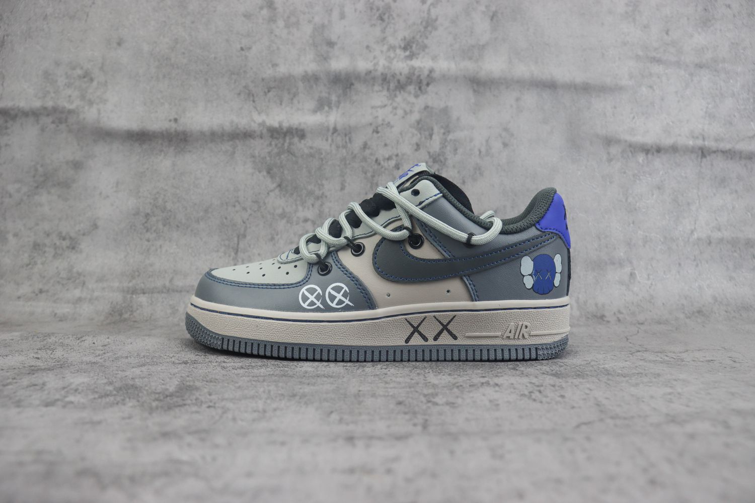 Nike Air Force 1 Low x KAWS 08