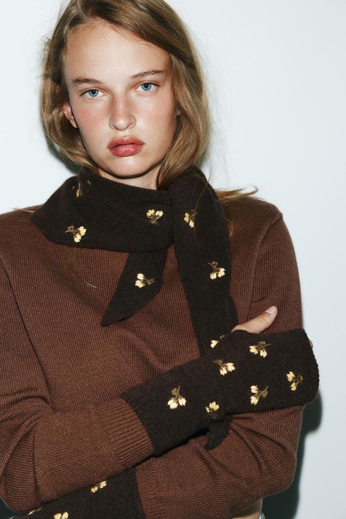 Цэцэгтэй 3 хос