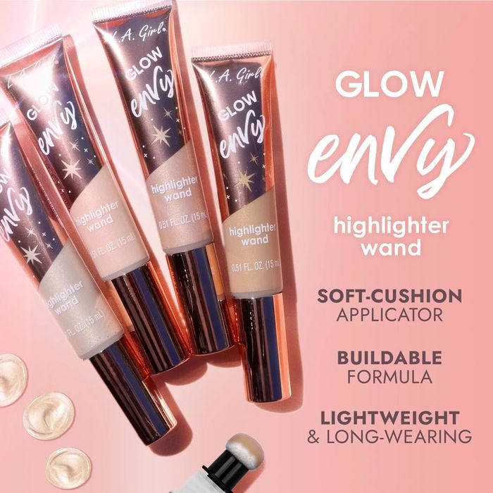 La girl Envy highlighter wand