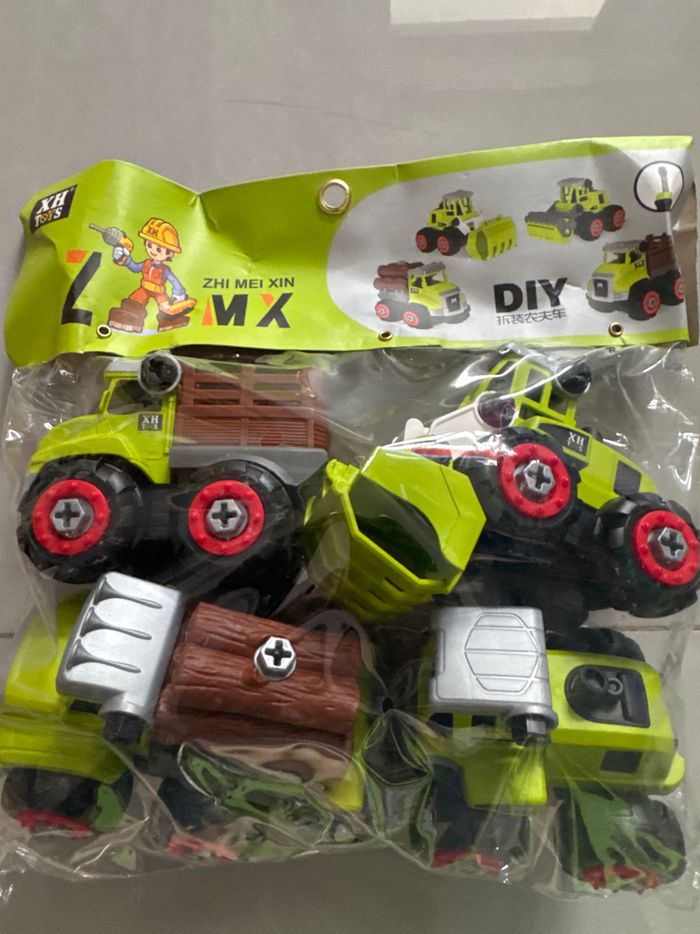 2318 - 4тэй ногоон машин 