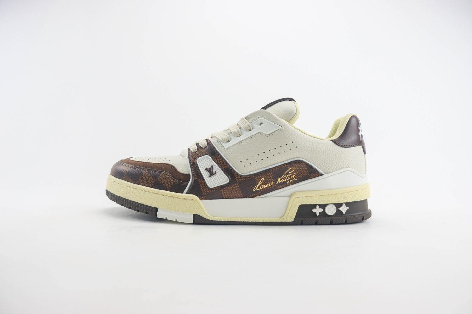 Louis Vuitton Trainer Colored In "Moka Brown"
