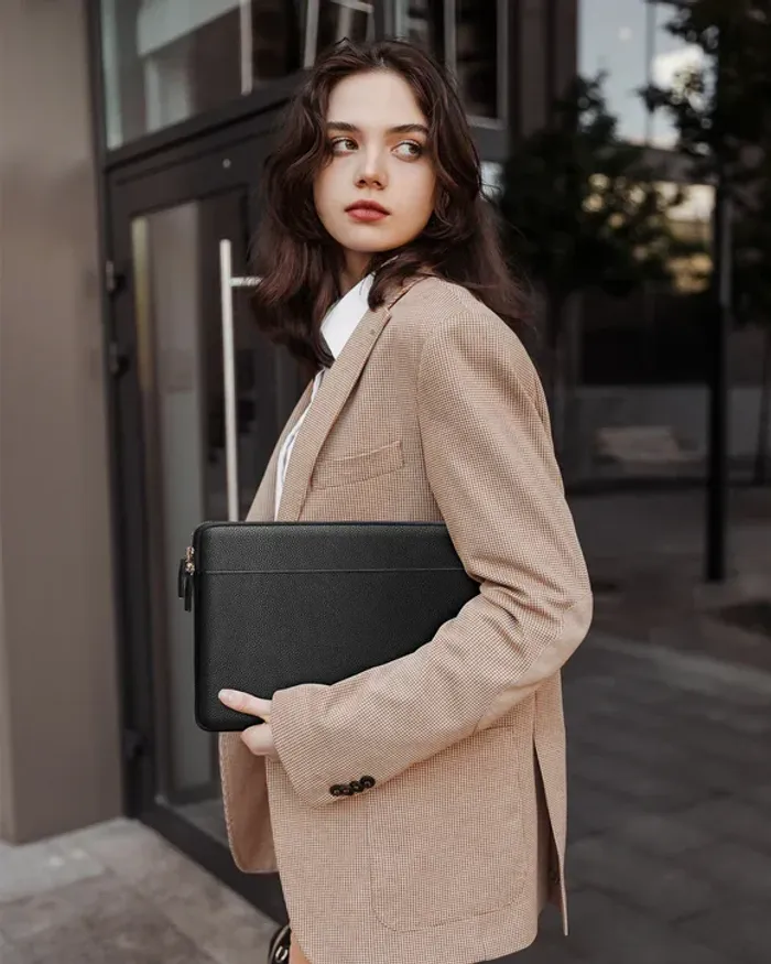 14-inch Luxleather laptop sleeve