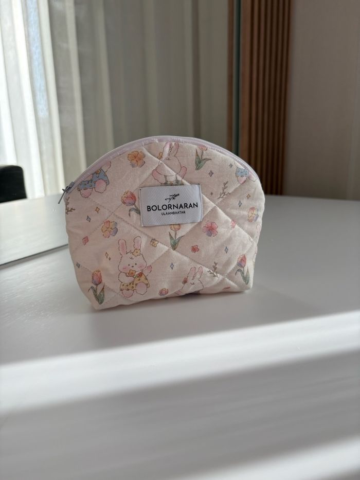 Oval pouch with bunny