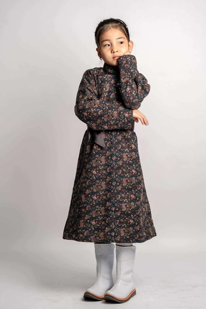 Цэцгэн хээтэй хар бор хөвөнтэй дээл