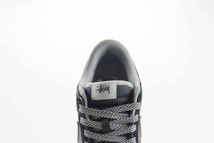 Nike SB Dunk Low Stussy 03