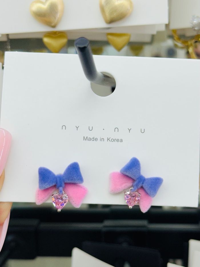 Бантик ээмэг