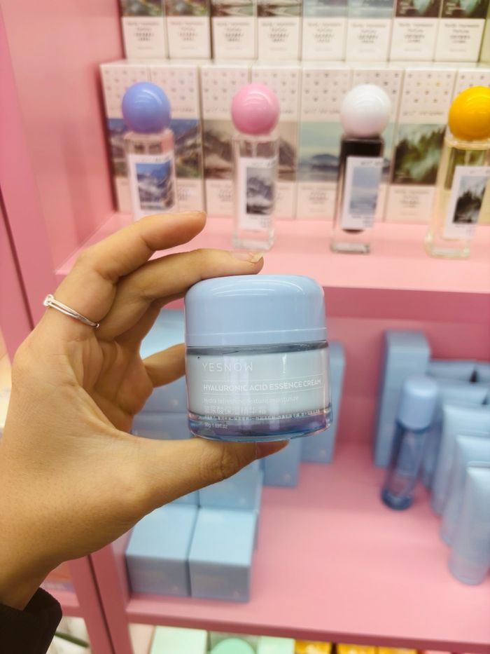 💦 Hyaluronic acid cream