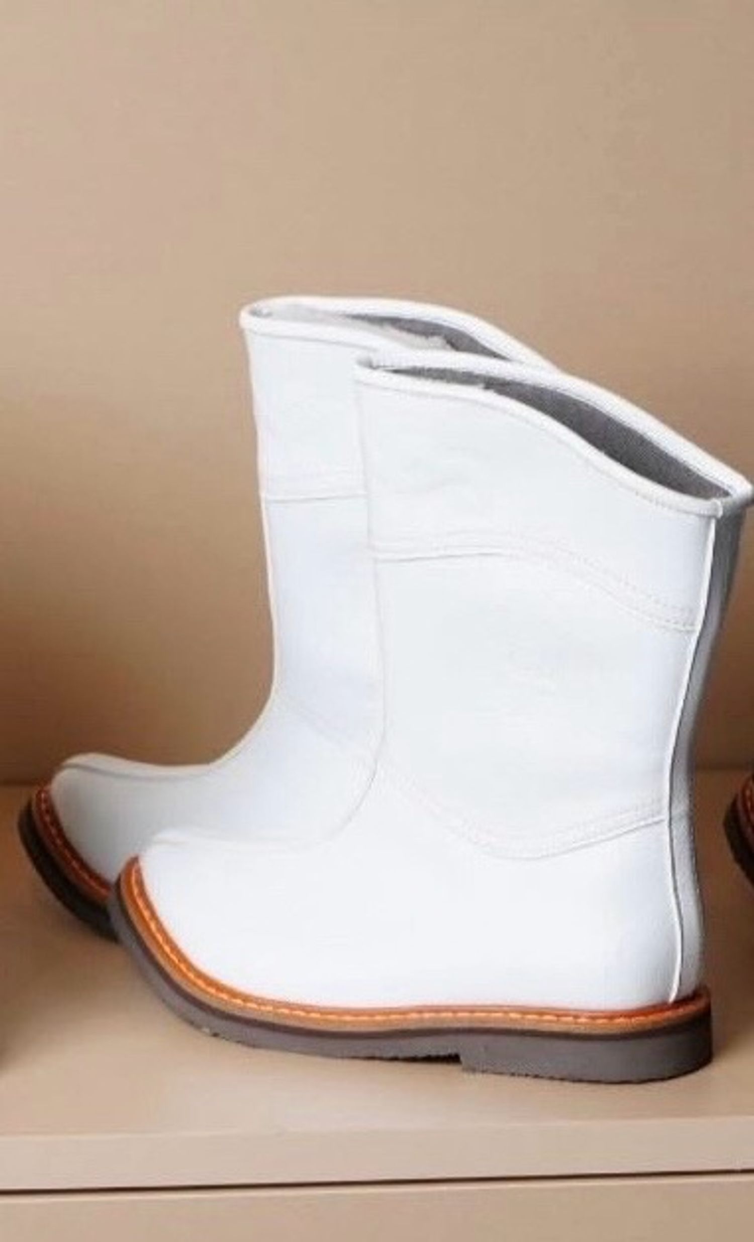 Монгол Гутал (Цагаан өнгө)