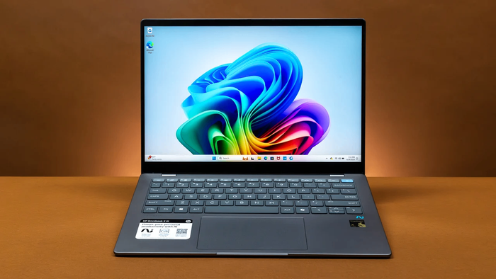 HP OmniBook X 14/Snapdragon X Elite