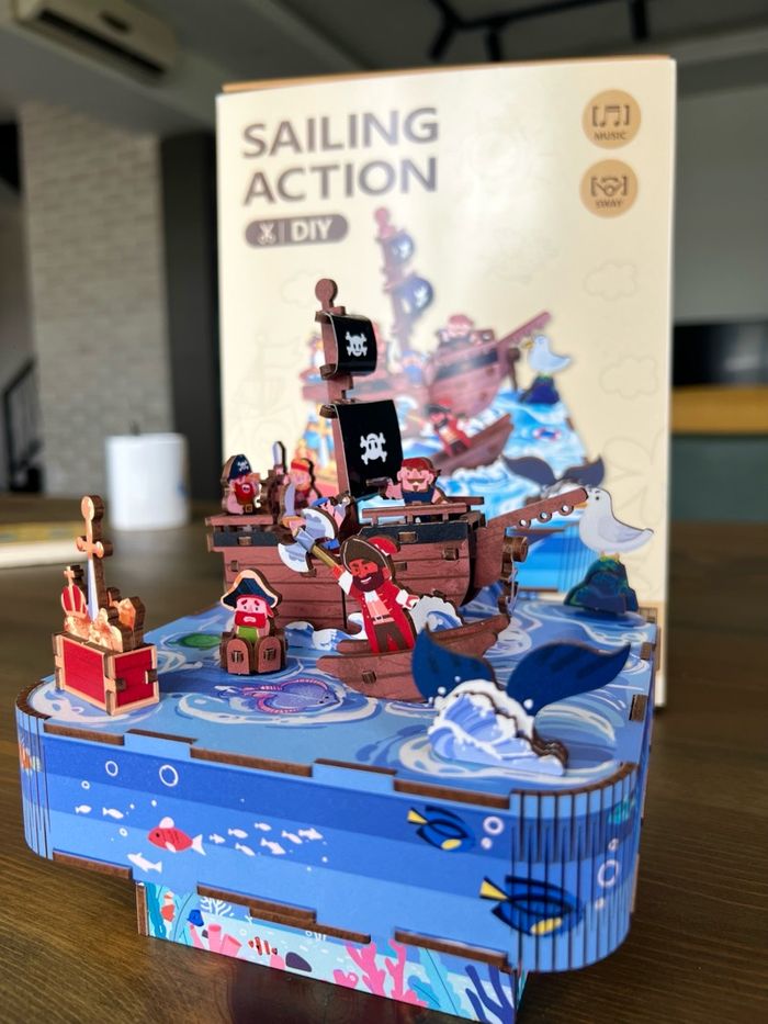 Sailing Action эгшигт хайрцаг